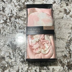 Kit.sch Beauty Satin Sleep Set NWT